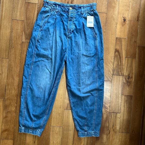 New with Tags Free People -We the Free Sawyer Boyfriend Taper Jeans- Size Small - Picture 2 of 14